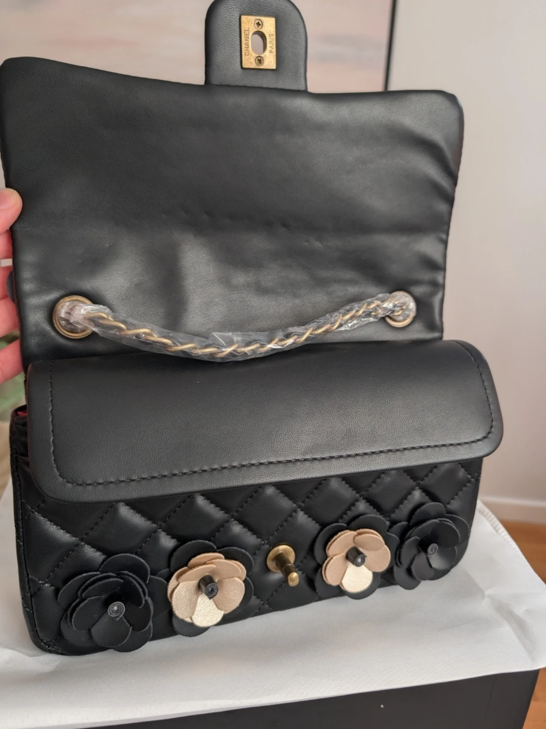 ChaneI 💎 Camellia Flap Bag. - 4