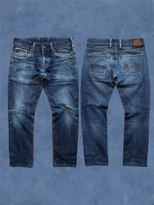 *SELVAGE* EDWIN JEANS - Ett par Edwin selvage jeans med en sjukt snygg tvätt som kommer bli ännu fetare med tiden! Storlek 29/32. Slim/straight fit. Det står W29 inuti men gå alltid efter måtten. Förekommer små lagningar vilket bidrar till dessas karaktär. Hör av dig vid frågor! Mått: Ytterbenslängd - 93 cm, Midja - 40 cm, Bensöppning - 18 cm