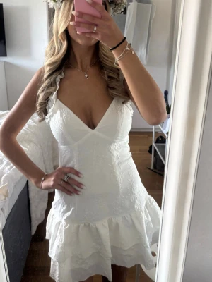 Hello Molly klänning - Jättefin vit hello Molly klänning💕💕💕