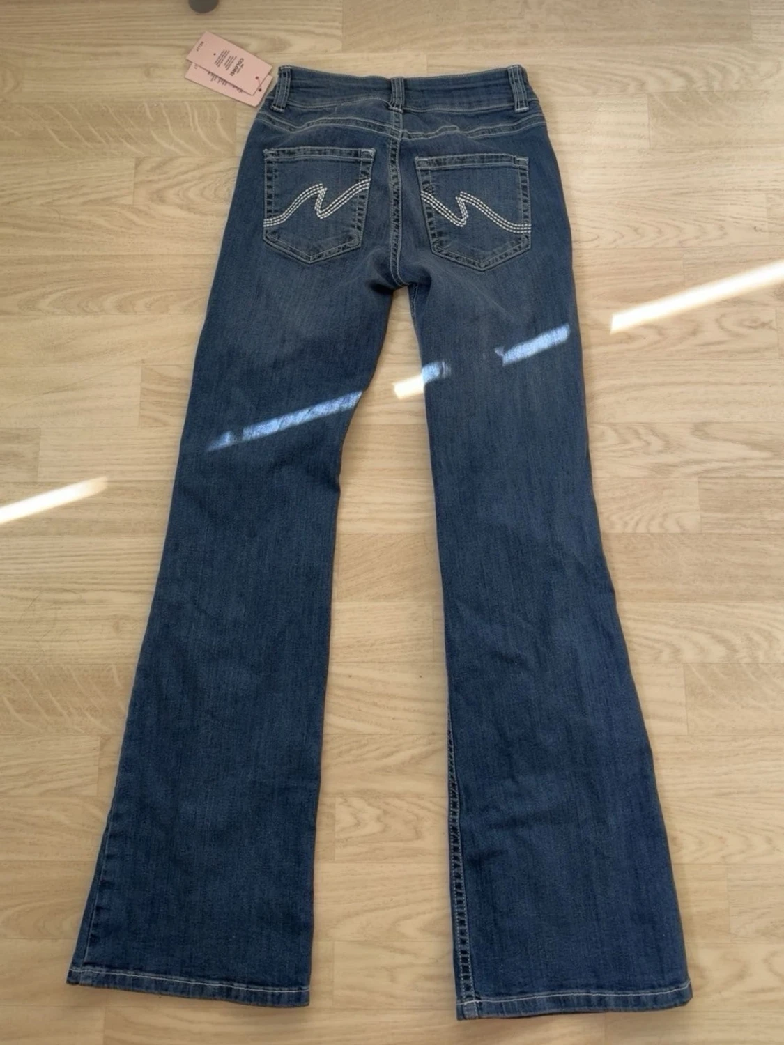 Blå bootcut jeans från Nelly 