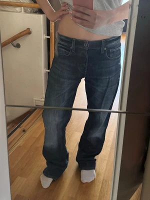 Baggy / straight jeans  - Sjukt snygga G-Star jeans, som jag tyvärr inte längre använder 🙏 köpta på secondhand men är i fint skick 💕 W: 30, L:32 priset kan diskuteras vid snabb försäljning. Ifall fler bilder med byxan på behövs eller mått är det bara att skriva 🙌