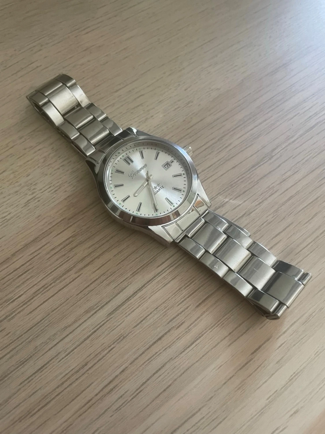 Silverfärgad klocka - 1