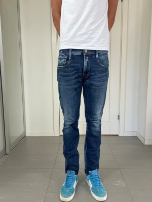 Replay Anbass Jeans  - Säljer nu dessa Replay Anbass Jeans i Moddelen Aged 01 Years, mått ca 41 o 101 cm. skriv för fler bilder/frågor🙌🏼