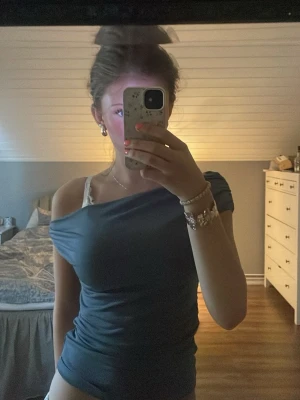Grå/blå topp från bikbok - Använd en gång och i utmärkt skick men kommer tyvärr inte till användning. Från bikbok k storlek S 💗