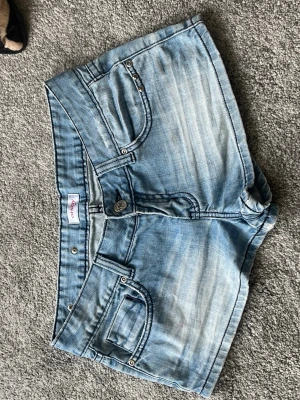 Jeansshorts - -39 rakt över🤍