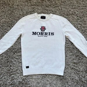 Stickad morris tröja - Säljer denna riktigt feta Morris tröja i strl M Skick 9/10 Hör gärna av er vid frågor⭐️