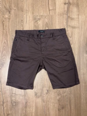 Bruna shorts från Matinique - W32. Mycket bra skick.