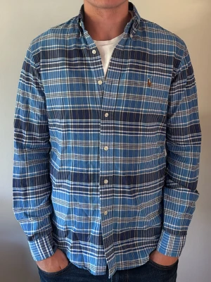 Ralph Lauren Skjorta - - Condition: 8/10 - Color: Blue - Size: M