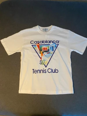 Vit Casablanca Tennis Club t-shirt - Helt ny Casablanca T-shirt med tagg size M. Skriv ifall intresserad 😁