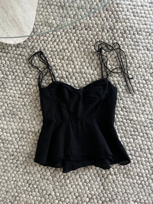 Linne från Zara - Jättefint linne från Zara i storlek S, använt några få gånger och fortfarande i väldigt fint skick 🤎