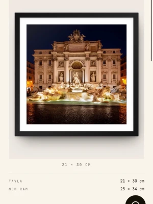 Fontana di Trevi - Gillar du o besöka platser ?? Här är en poster gjort på (170 GSM MATTPAPPER). Postern kommer med eller utan träram i olika färger samt olika storlekar vilket gör att priset varieras. På Apollouf.com/ Finns även mycket mer på hemsidan/ Skriv i DM vid köp!!