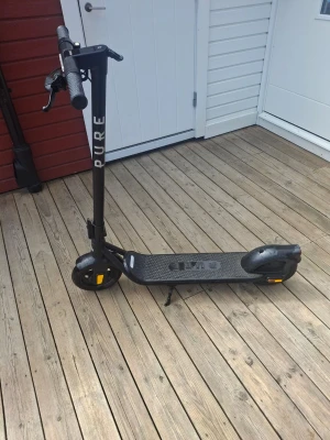 Pure air 5 elscooter - El scooter för 4000kr, åker 25km/h, full pumpad luftdäck, ihopfällbar, 350watt, ingår laddare