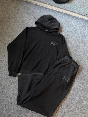 Broken Planet black baggy tracksuit - Never used, in amazing condition. Ask DM for more questions and follow insta to join our giveaways!