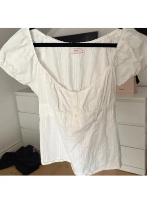 Söt nelly blus - Jätte gullig blus som passar perfekt ni till sommaren!