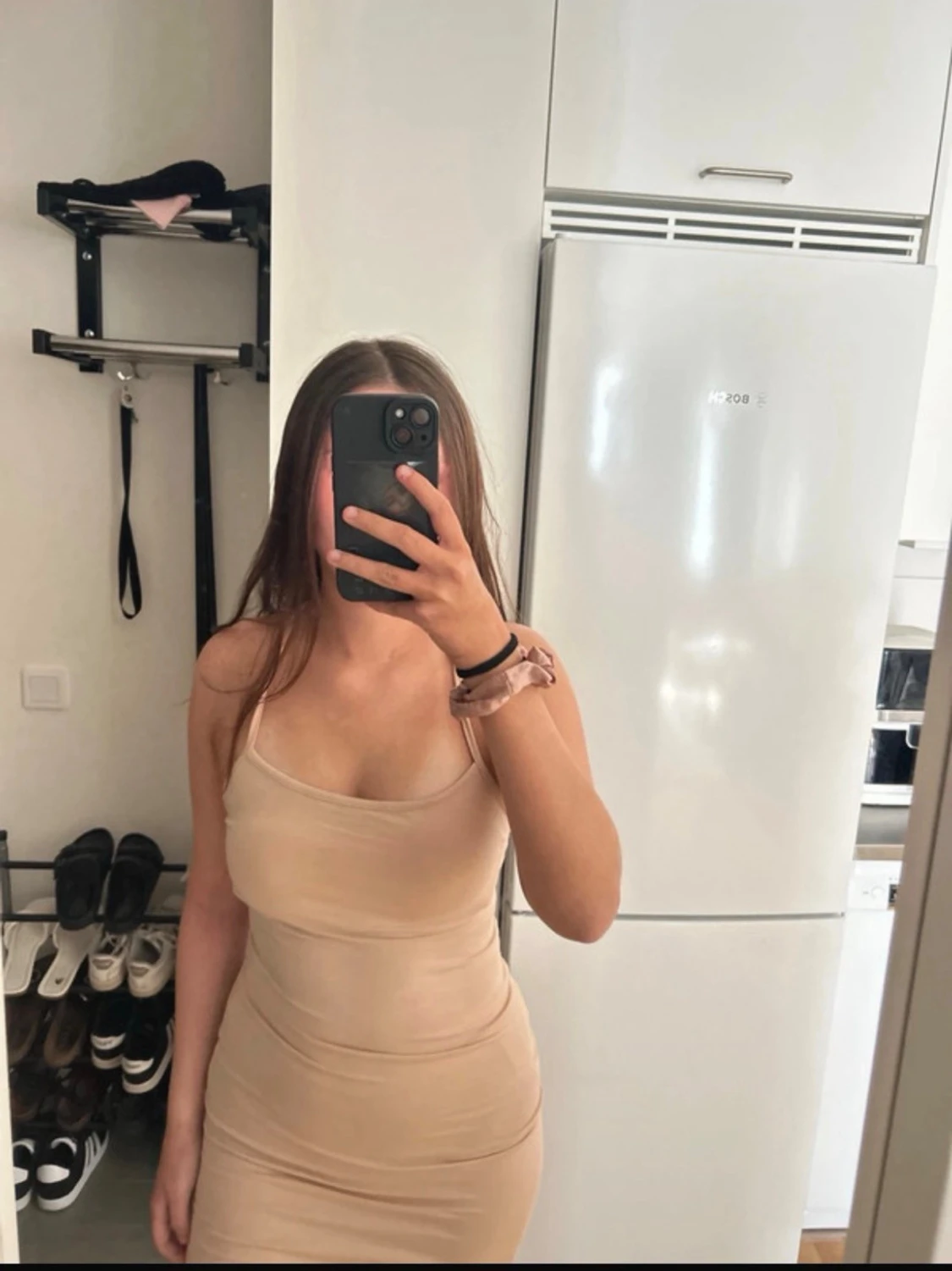 Beige klänning  - 1
