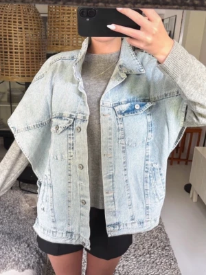 Ärmlös jeansjacka / jeans väst - Så snygg ärmlös jeansjacka / väst storlek M💓