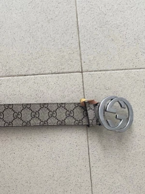 ”GG” bälte  - använt bälte i fint skick. skulle behöva tvättas lite vid den orangea delen men annars i fint använt skick. har haft på mig bältet ungefär 5 gånger 