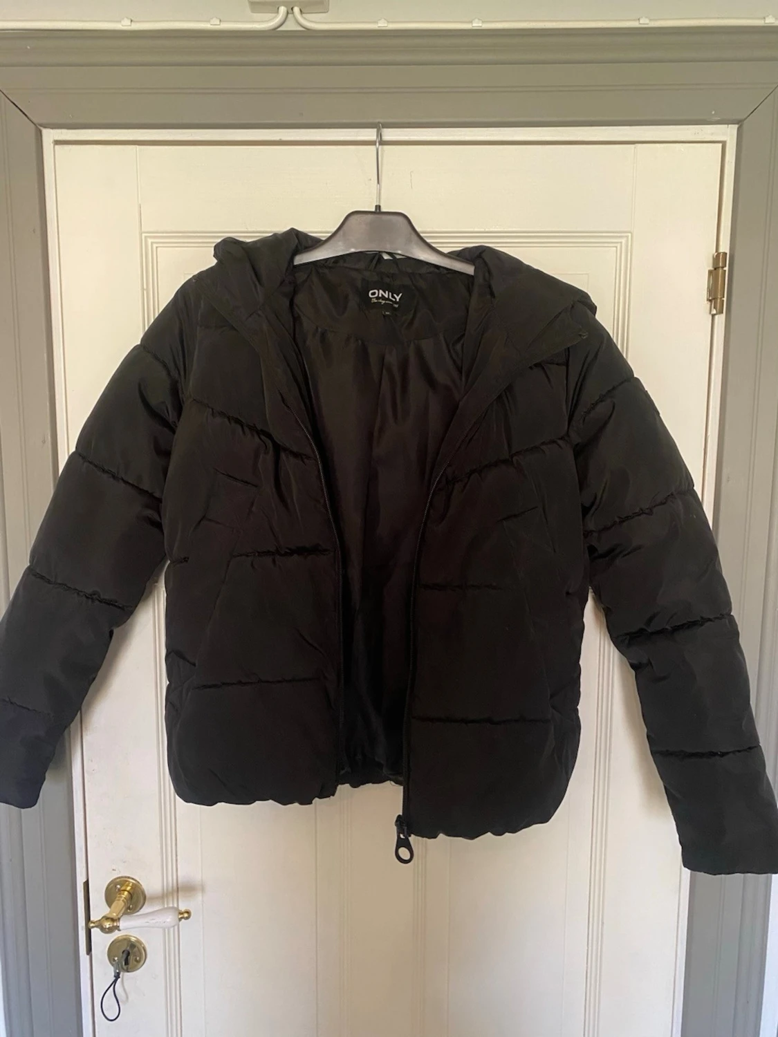 Svart pufferjacka från ONLY