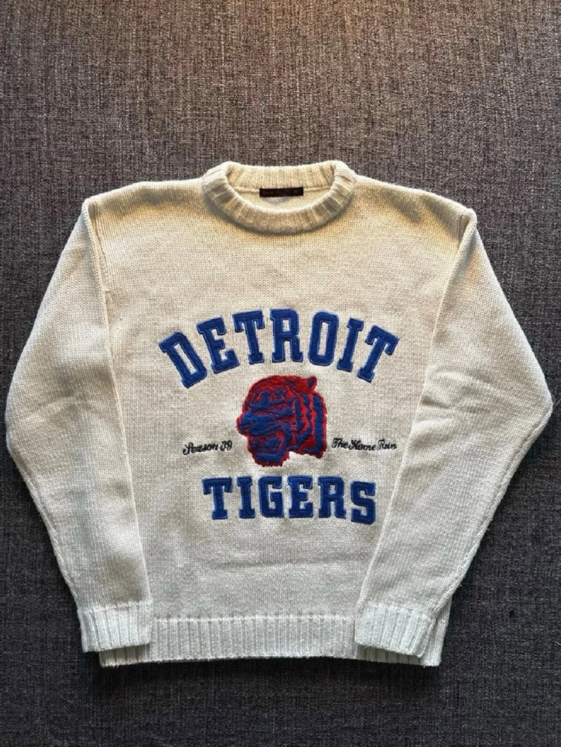 Vit stickad Detroit Tigers tröja
