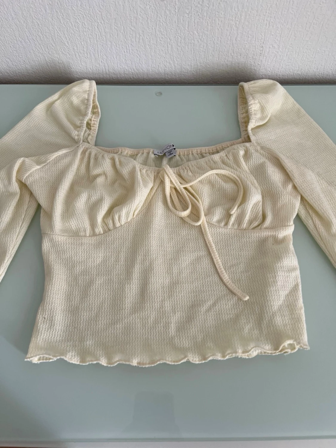 Ljusgul croppad topp med knyt - 2