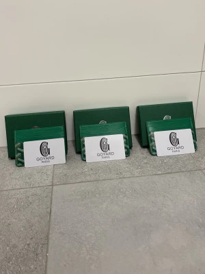 Grön korthållare från Goy4rd - Helt nya goy4rd plånböcker.                                                                         Pris: 1 för 199kr. 2 för 349kr. 3 för 499kr.✅.                                         Skriv vid funderingar och pris är fast👌 frakt inom 1-2 dagar📦