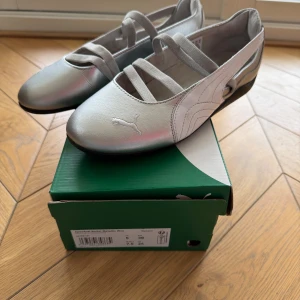 Puma speedcat ballerina 38 - Använd två ggr, fel storlek för mig. Kan hämtas i centrala Stockholm.
