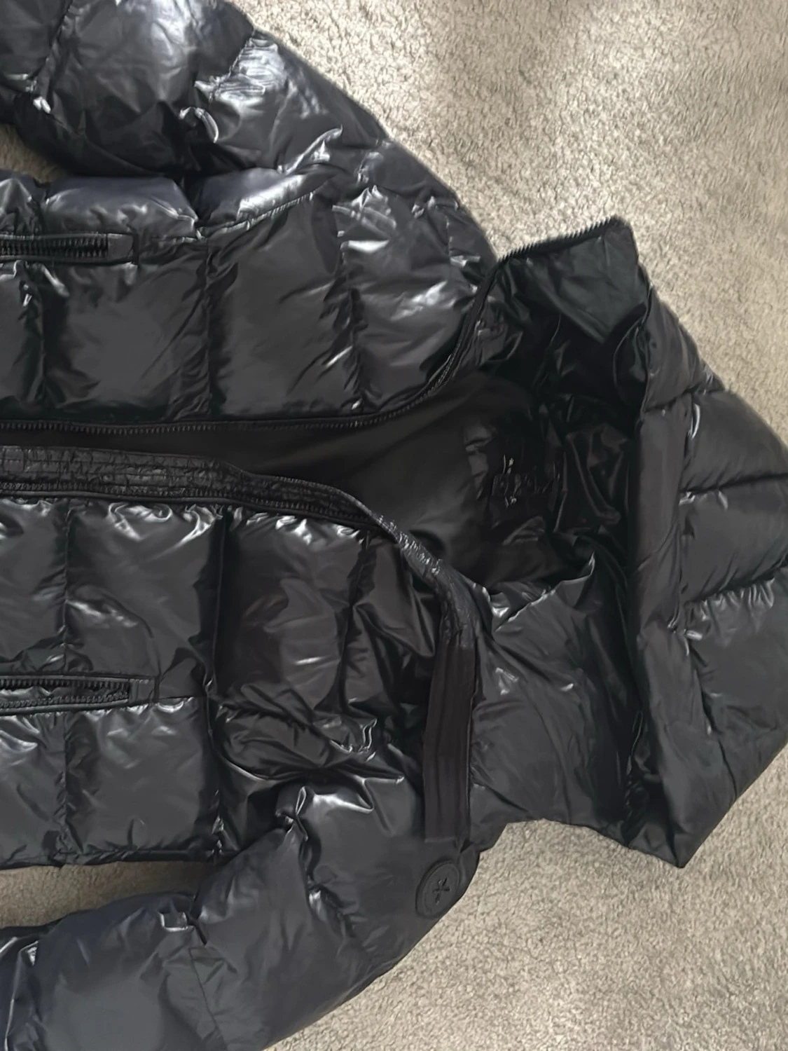 Svart pufferjacka från Everest