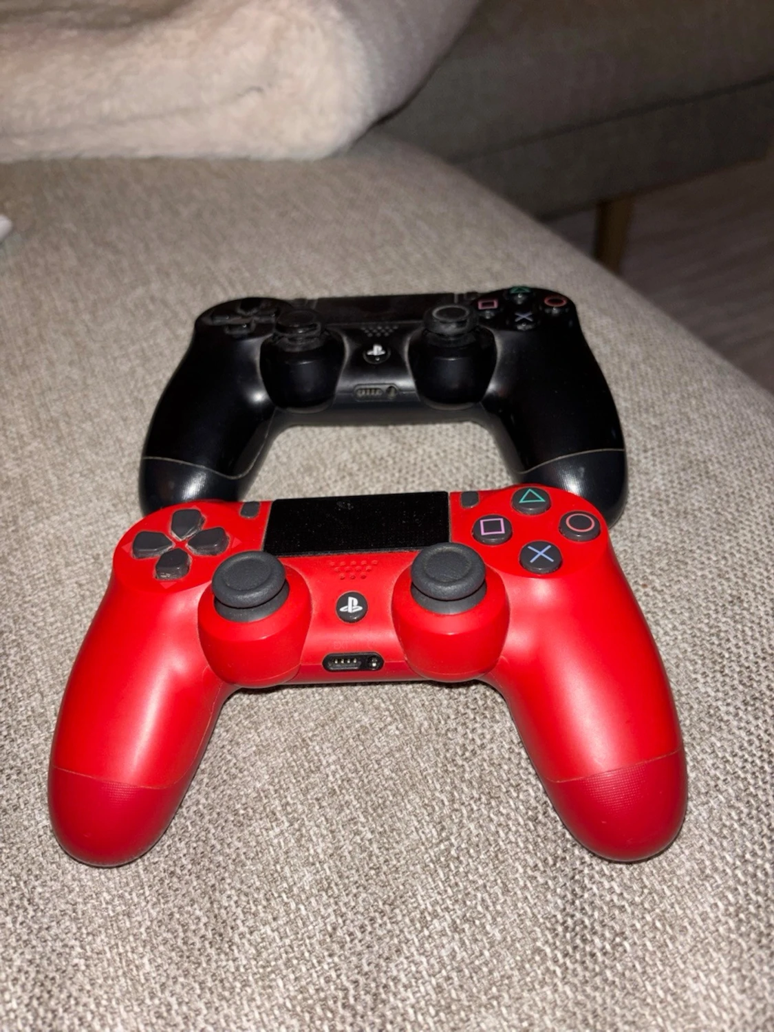 Playstation 4 Slim Vit + 2 kontroller + GTA 5 - 1