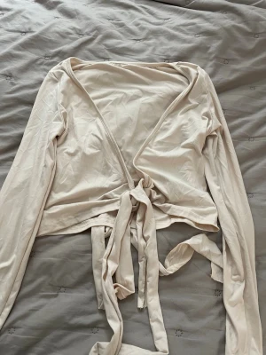 Beige Knyttröja - En fin mjuk begie knyttröja i storlek xs❤️