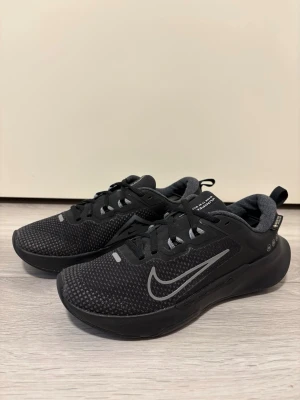 Nike juoksukengät - NIKE JUPITER TRAIL 2 GORE-TEX Malli: FB2065-001 Koko: 37,5 Ovh: 130e  Juuri pestyt.  Postitus/nouto
