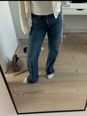 NAKD JEANS💙💙💙 - Säljer mina fina NAKD wide leg jeans💙 Säljer då jag inte använder dem. Endast använda en gång. Nypris var cirka 700kr. Skriv om ni har några frågor💙💕
