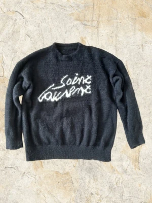 Svart stickad Saint Laurent-tröja - Mysig svart stickad tröja från Saint Laurent. Pris går att diskutera