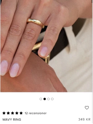 Guld ring  - Guldpläterad ring från muli collection. Endast haft i två veckor, som ny💕17 mm