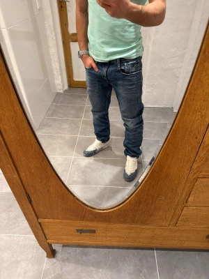 Replay jeans  - Ett par snygga byxor från Replay i storlek W33 L32 i modellen Anbbas 