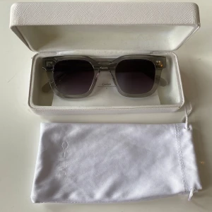 Grå solglasögon från Chimi - Snygga chimi solglasögon i grey 04, fodral o skydd tillkommer! ❤️ använda fåtal gånger❤️