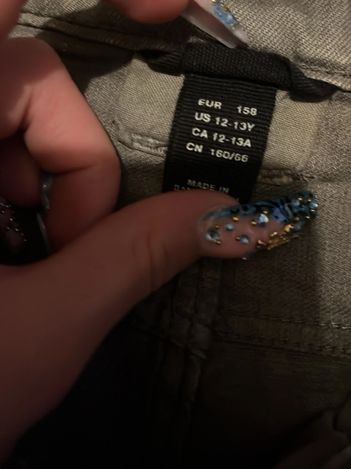 Grå jeans med stora bakfickor - 4