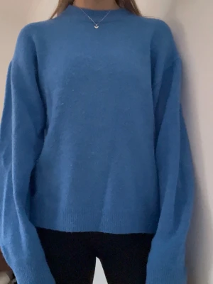 Stickad tröja  - Super fin stickad tröja från hm!! Säljer då den inte kommer till användning 💓 hör av dig vid funderingar