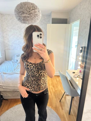 Leopard topp💘💘 - Leopard topp från Nelly i storlek M❤️inga bieffekter och bara använd fåtal gånger 