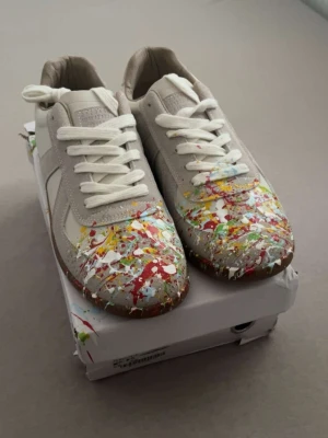 Skor  - Helt nya med box skriv dm för mer info