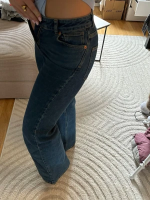 Jeans Carin Wester - Blåa jeans från Carin Wester, pris kan diskuteras!