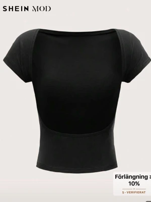 Svart T-shirt  -  ifrån shein!💗   