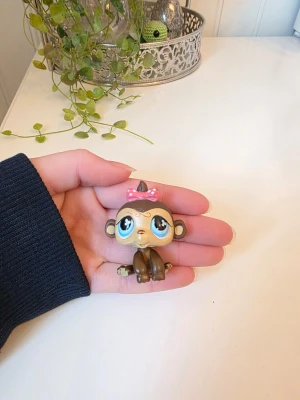 littlest pet shop - Littlest pet shop apa authentisk Finns fler i min profil för bundle. Följ gärna för att jag kommer lägga upp fler.