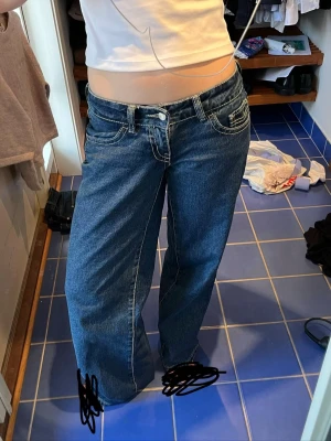 Gina Tricot jeans - Populära jeans ifrån Gina Tricot som ej säljs längre. Kontakta mig ifall du har funderingar! 💘💘🥰