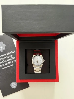 Tissot PRX 35mm Säljes! - Tissot PRX 35mm Säljes!  Quartz i ljusblå urtavla.  Väldigt fint skick!  Kvitto finns!  Nypris: 4 795kr