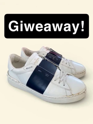 Valentino Open-GiweAway! - Valentino Open-GiweAway!!!                                             Regler! 1. Följ mig här på Plick. 2. Likea Annonsen! 3 lycka till!!