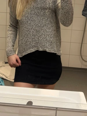 Vero Moda tröja - Vero Moda tröja. I storlek S. I använt skick men har fortfarande kvar att ge.