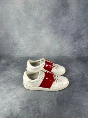 Valentino Open - Skick: 8,5/10. | Ingår: endast skorna. | Nypris: +- 7000 SEK.