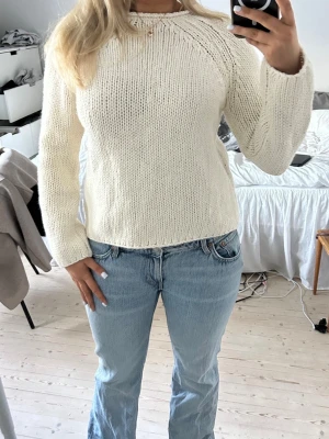 Krämvit stickad tröja - Snygg tröja från Zara, nästintill oanvänd 