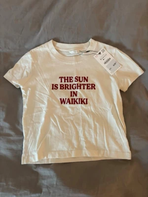 Tshirt med tryck - Helt ny med lapp kvar