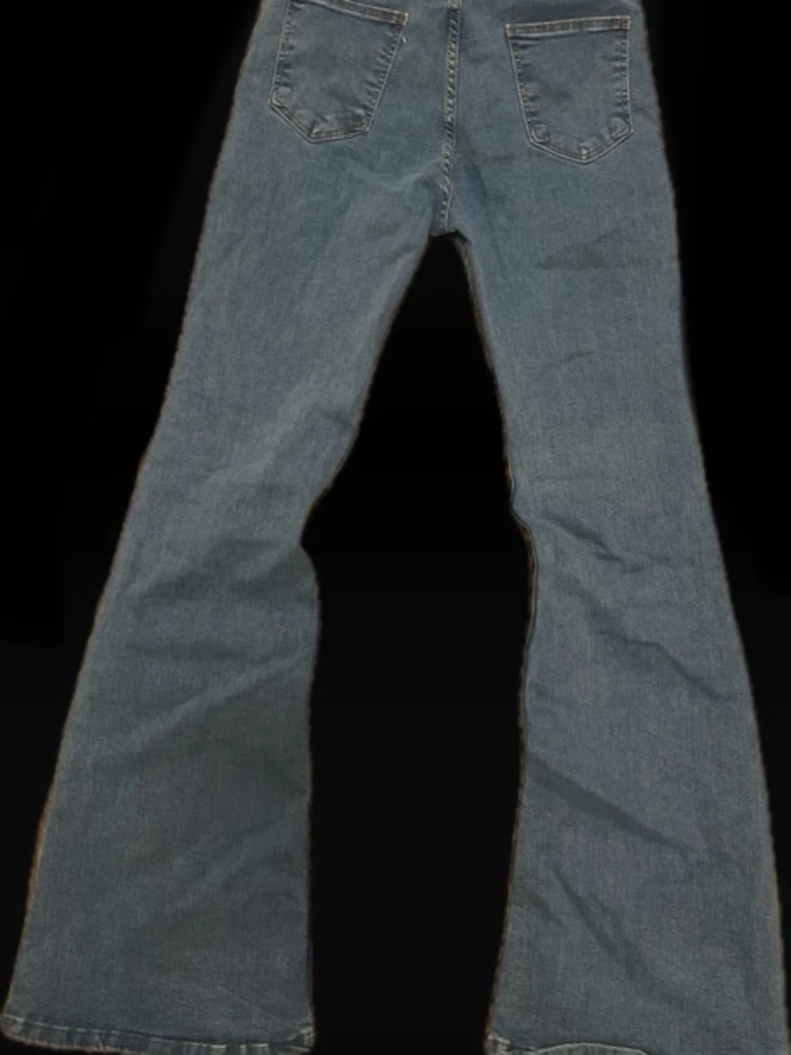 Blå utsvängda high waist jeans från Muddy storlek- 30 🧵 - 3
